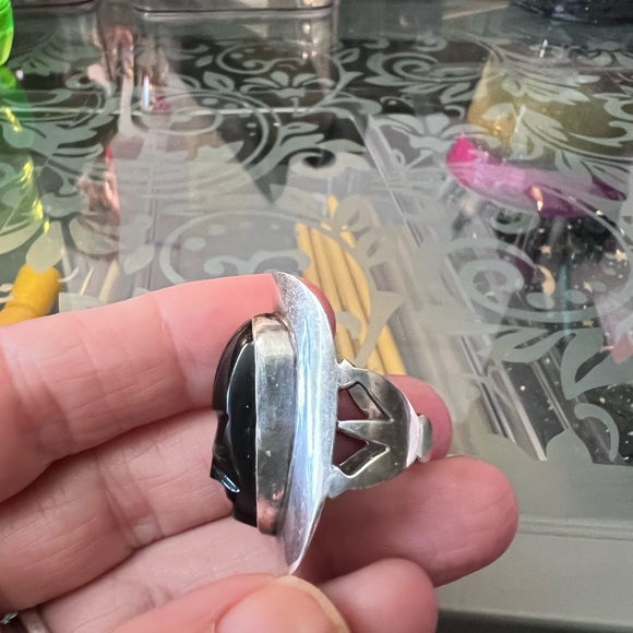 Sterling silver heavy carved face onyx ring - Picture 4 of 4